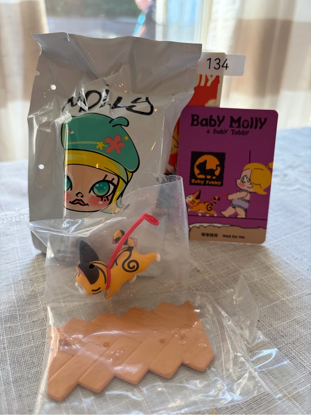 134,Pop Mart Baby Molly& Baby Tabby“Wait For Me” figurine